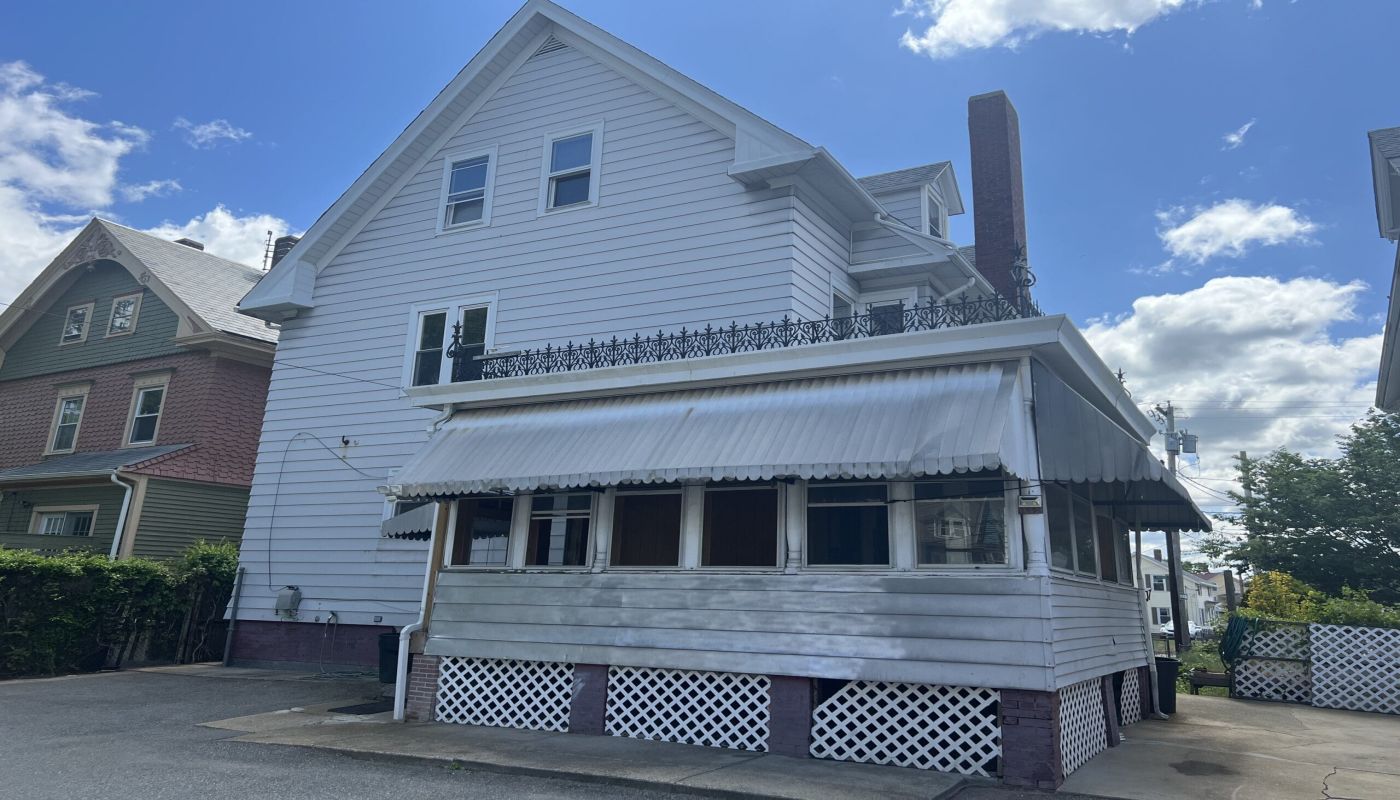 Kayaly - Cottage Men's Sober House